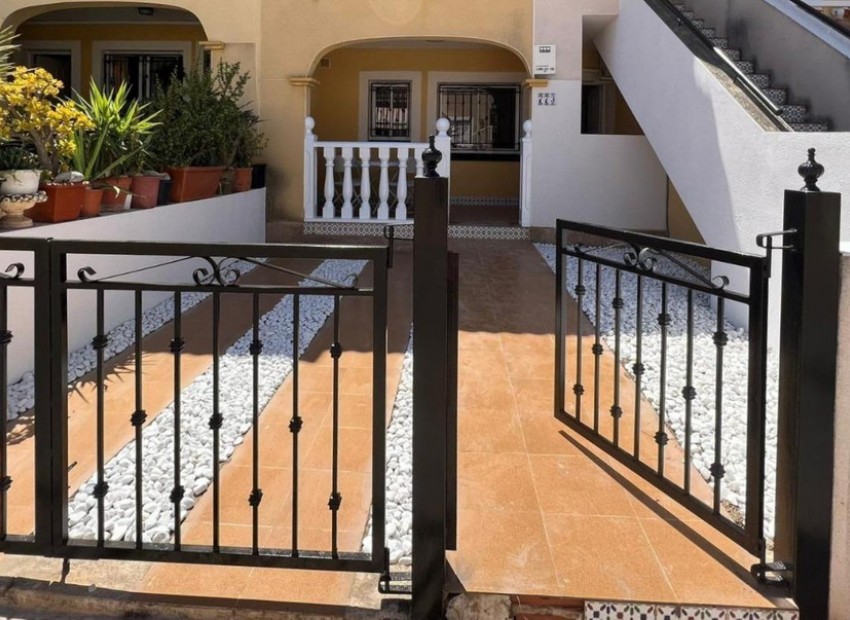 Resale - Villa - Torrevieja - Torrevieja Centro