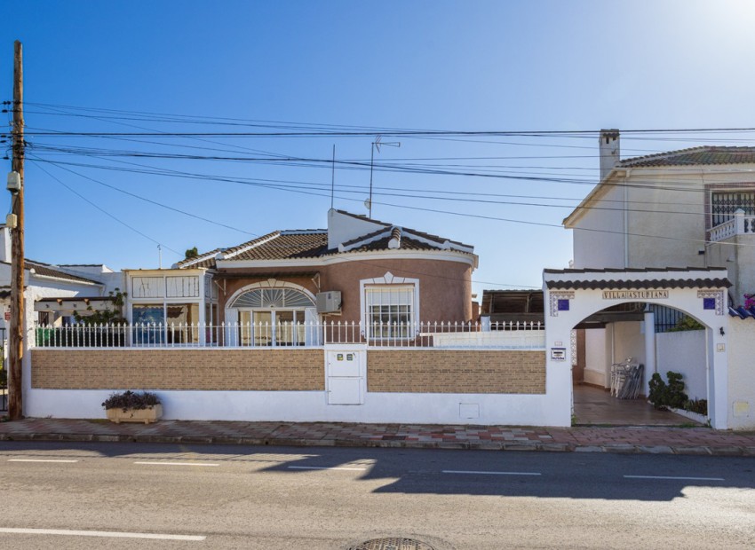 Resale - Villa - Torrevieja - Torrevieja Centro