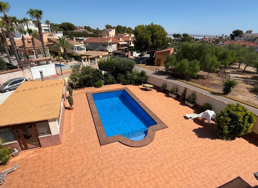 Resale - Villa - Torrevieja - Torrevieja Centro
