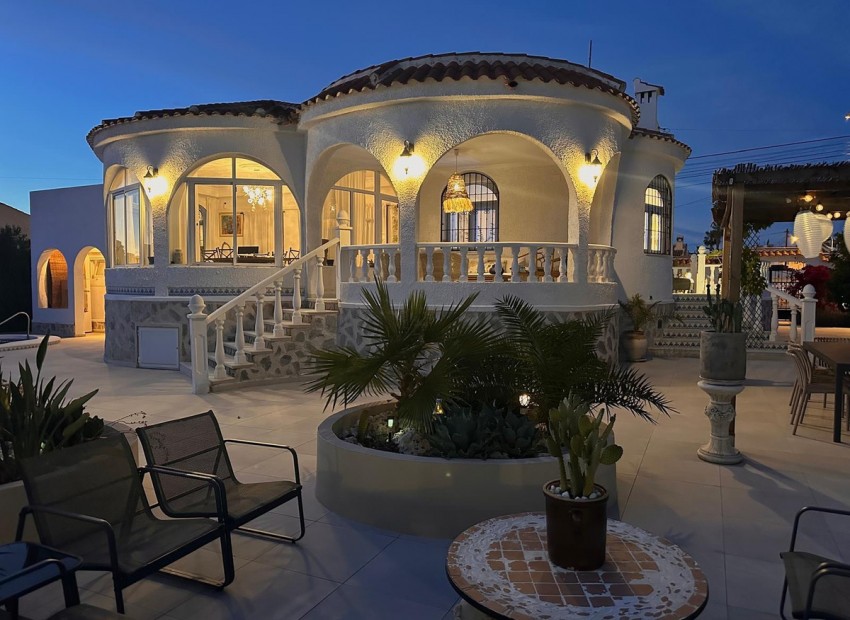 Resale - Villa - Torrevieja - Torrevieja Centro