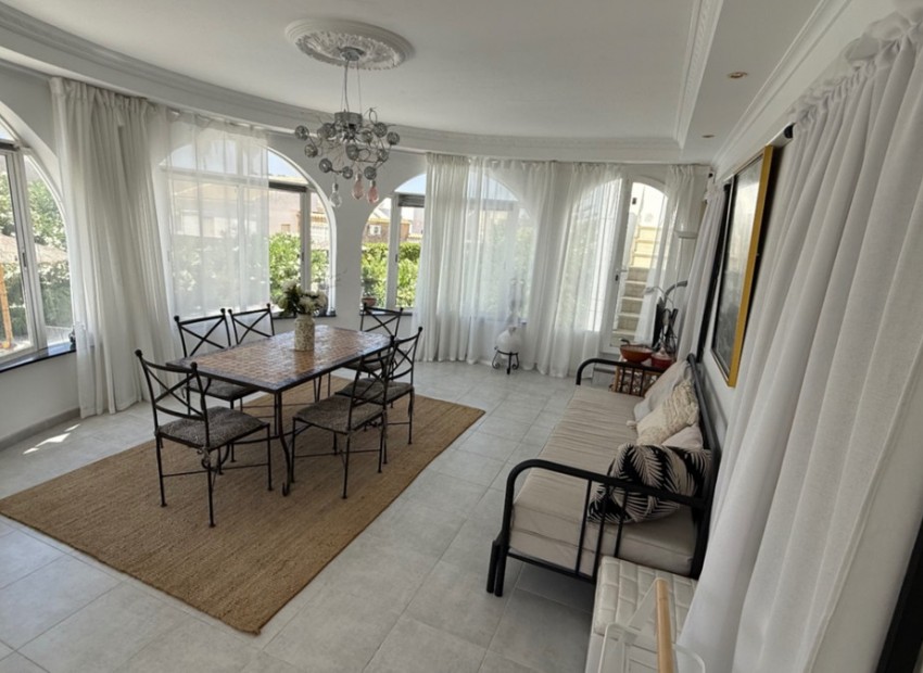 Resale - Villa - Torrevieja - Torrevieja Centro