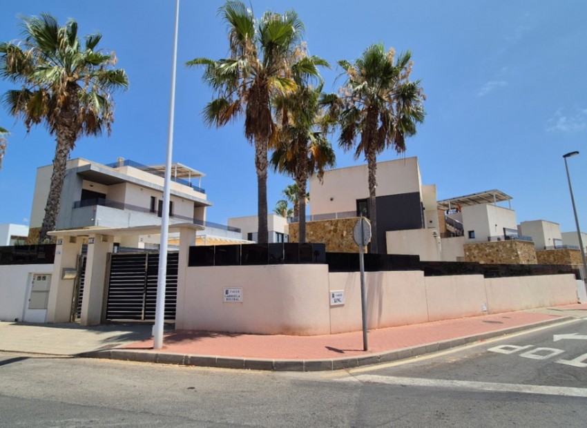 Resale - Villa - Torrevieja - Torrevieja Centro