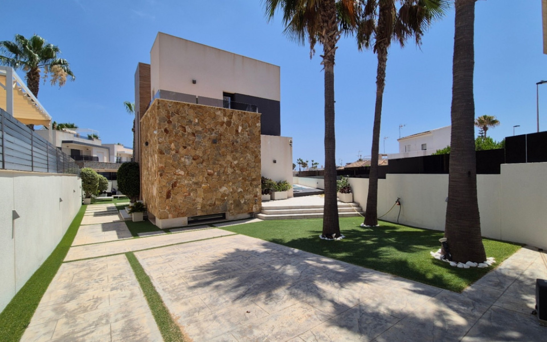 Resale - Villa - Torrevieja - Torrevieja Centro