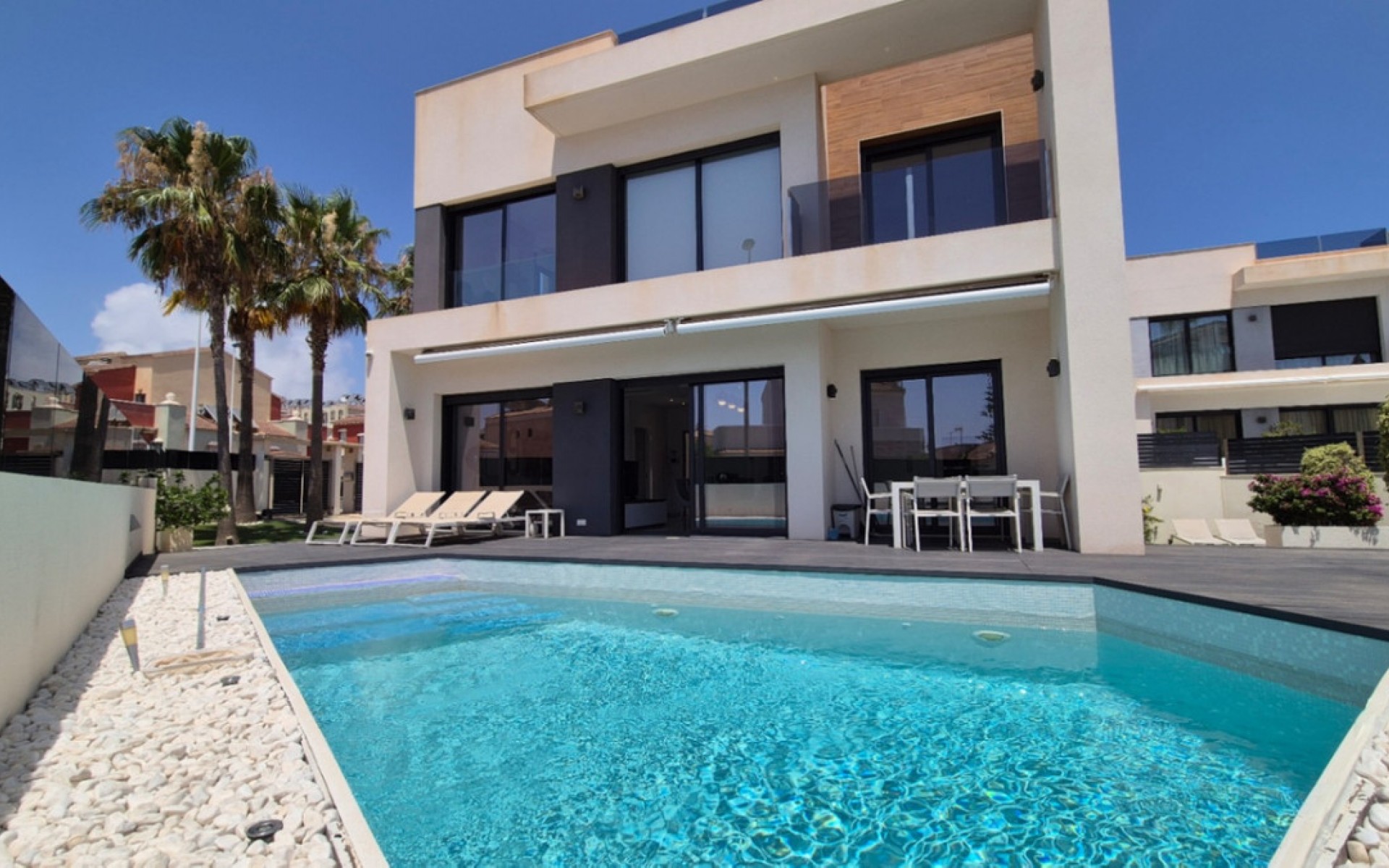 Resale - Villa - Torrevieja - Torrevieja Centro