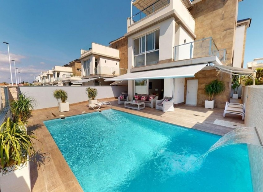 Resale - Villa - Torrevieja - Torrevieja Centro