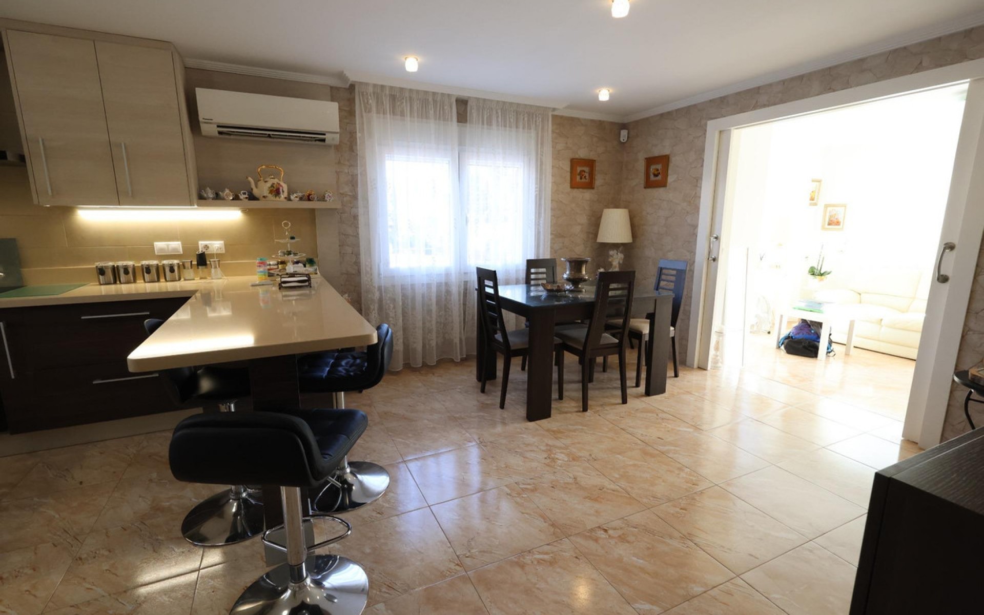 Resale - Villa - Torrevieja - Torrevieja Centro