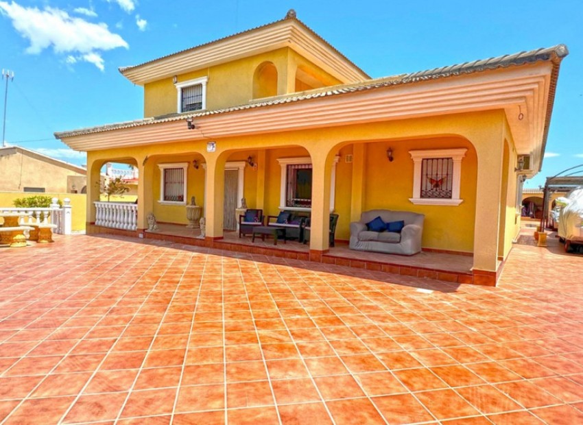 Resale - Villa - Torrevieja - Torrevieja Centro