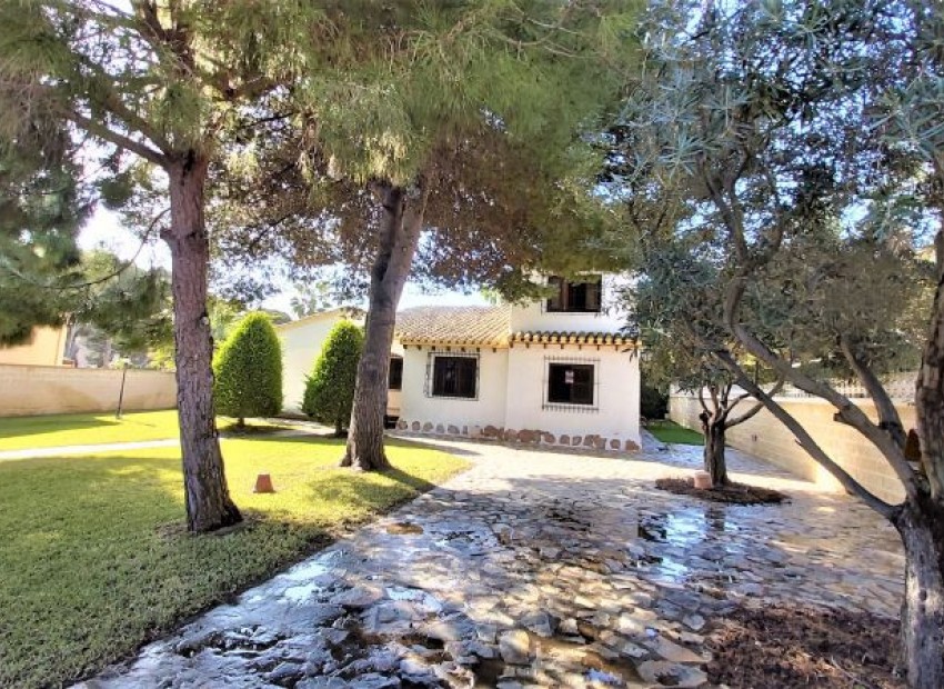 Resale - Villa - Torrevieja - Torrevieja Centro