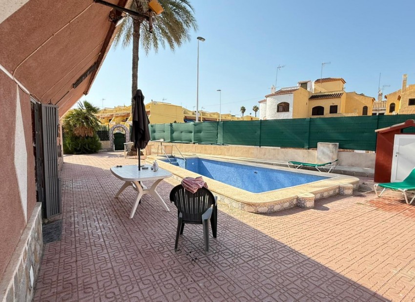 Resale - Villa - Torrevieja - Torrevieja Centro