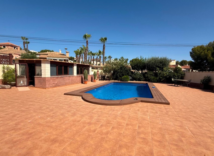 Resale - Villa - Torrevieja - Torrevieja Centro