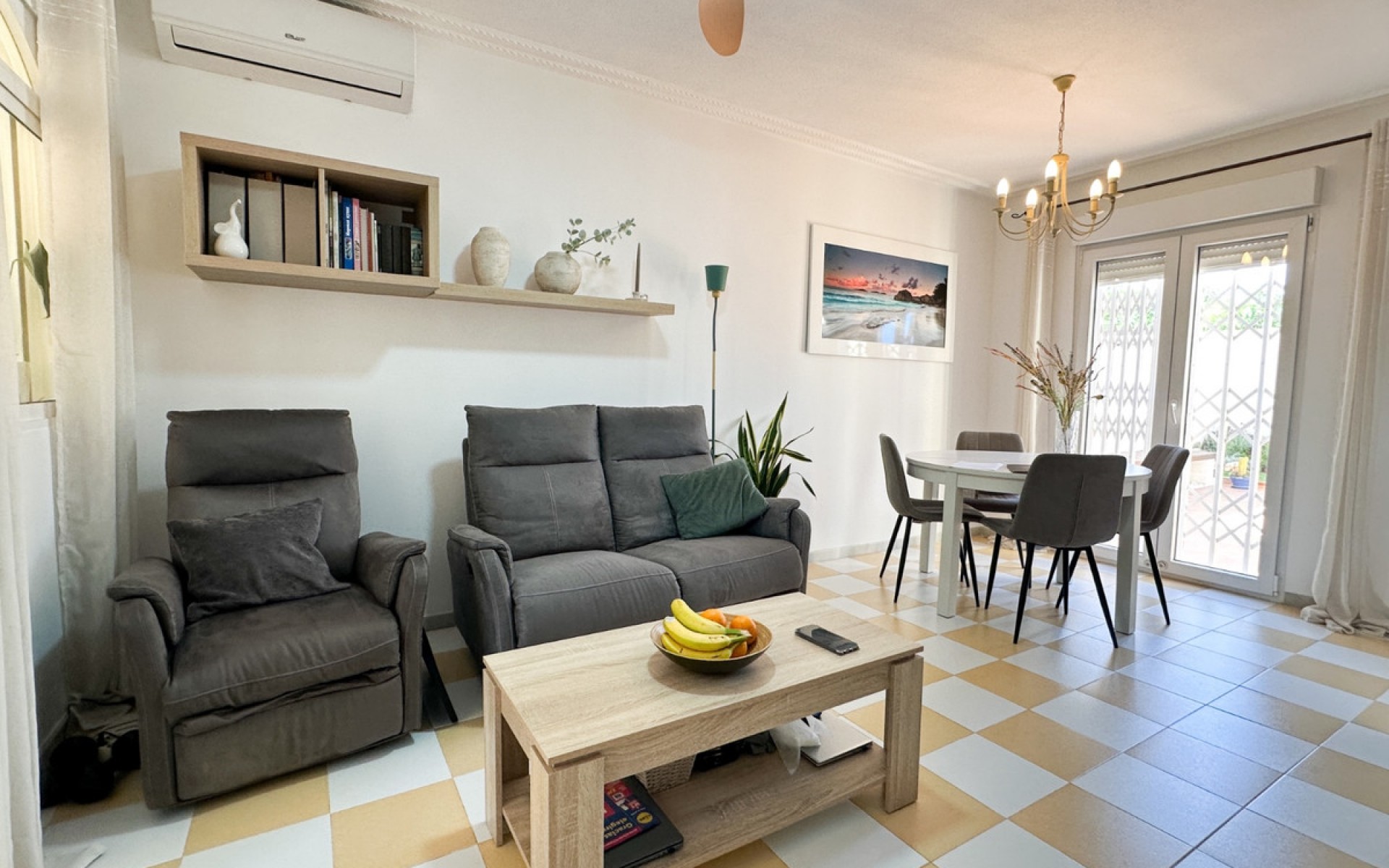 Resale - Villa - Torrevieja - Torrevieja Centro