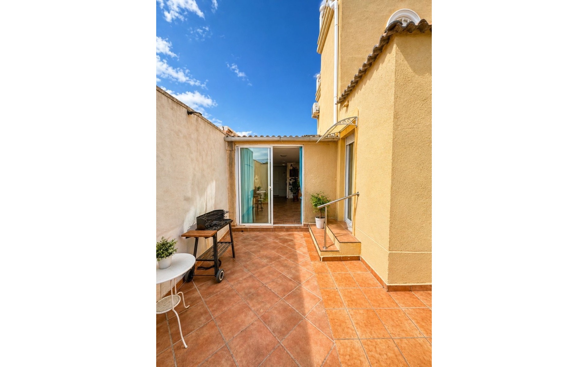 Resale - Villa - Torrevieja - Torrevieja Centro