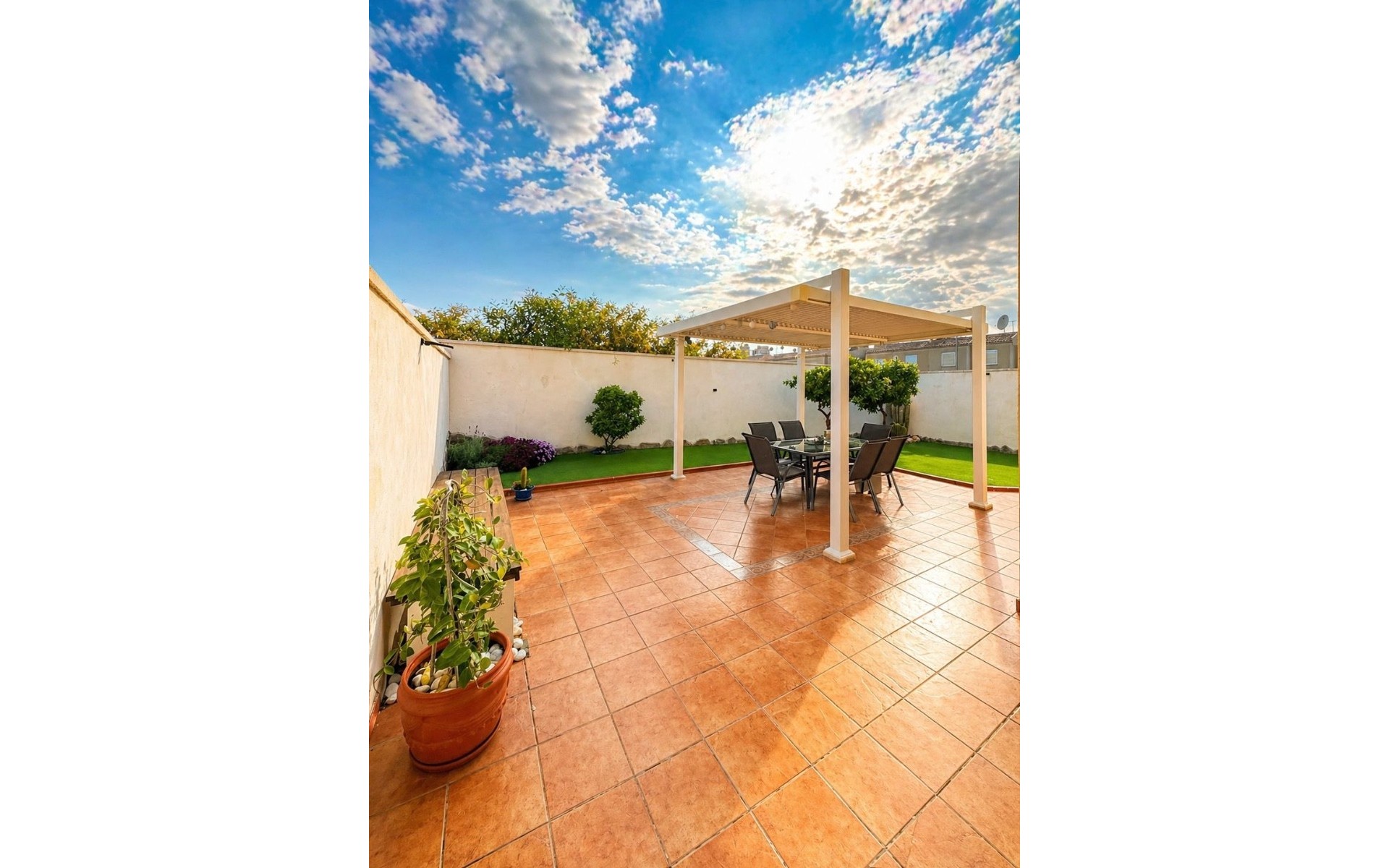 Resale - Villa - Torrevieja - Torrevieja Centro