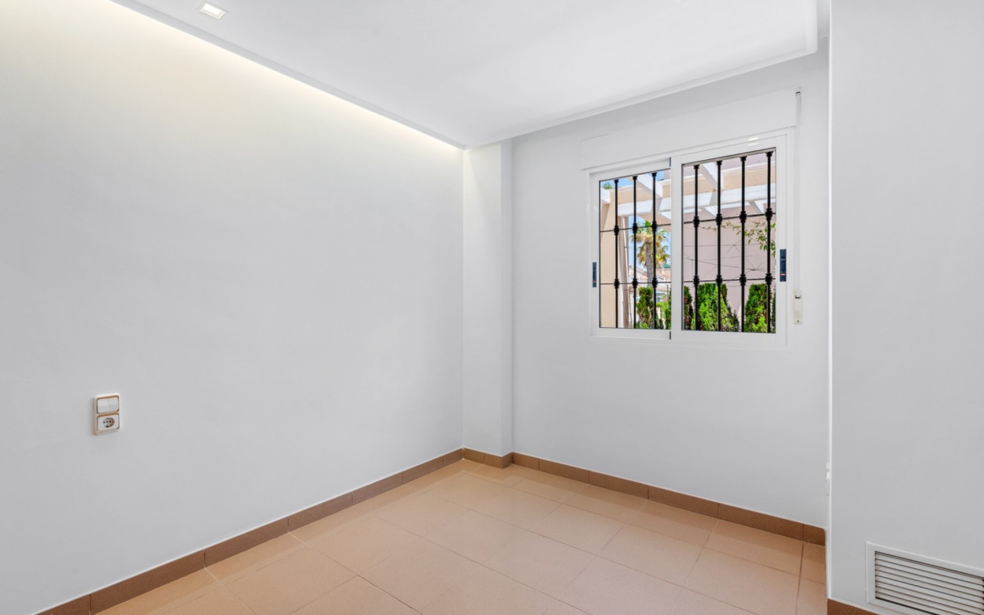 Resale - Villa - Torrevieja - Torrevieja Centro