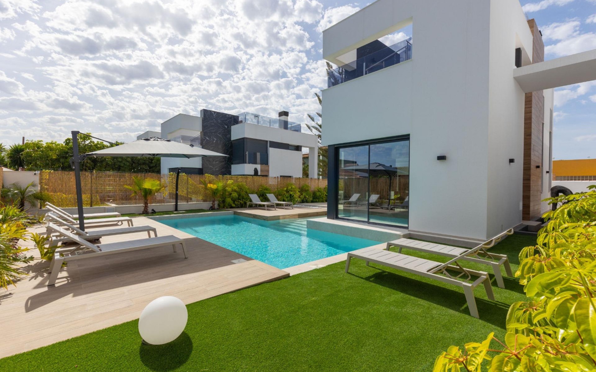 Resale - Villa - Torrevieja - Torrevieja Centro