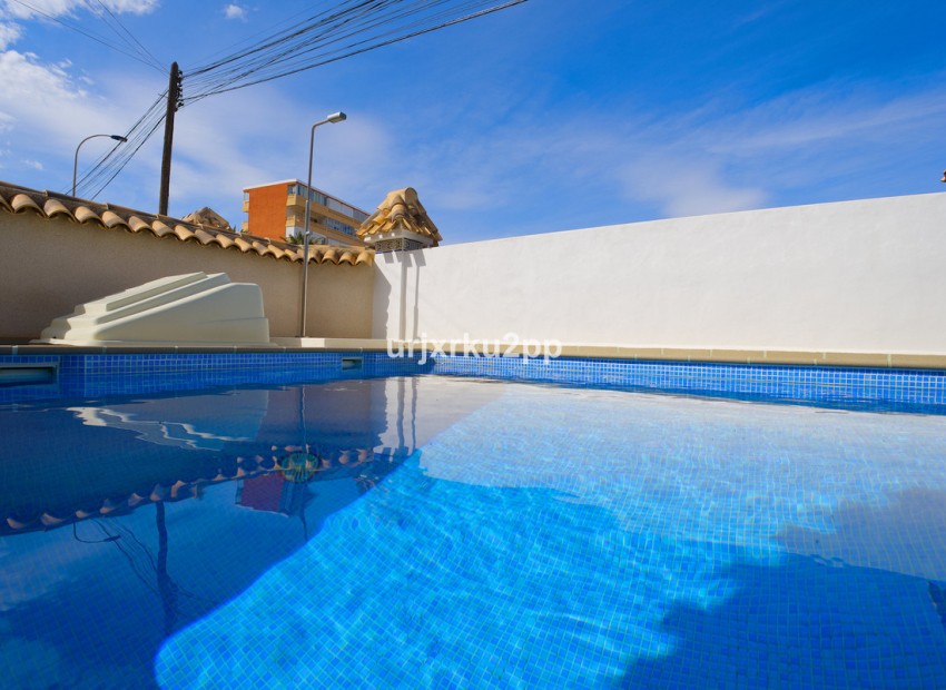 Resale - Villa - Torrevieja - Torrevieja Centro