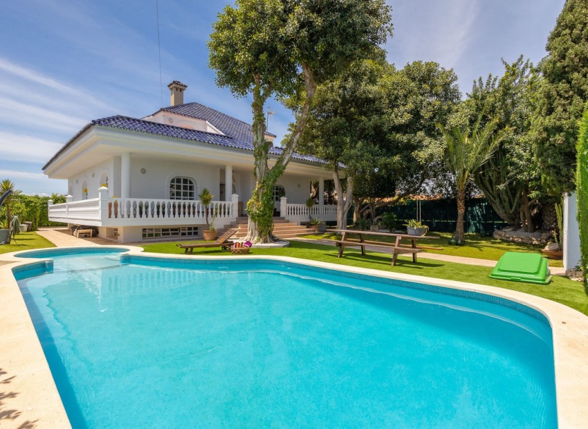 Resale - Villa - Torrevieja - Torrevieja Centro
