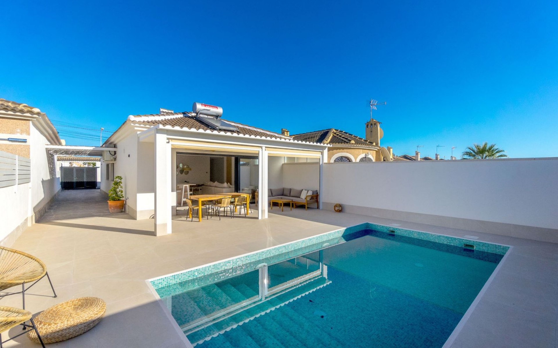 Resale - Villa - Torrevieja - Torrevieja Centro