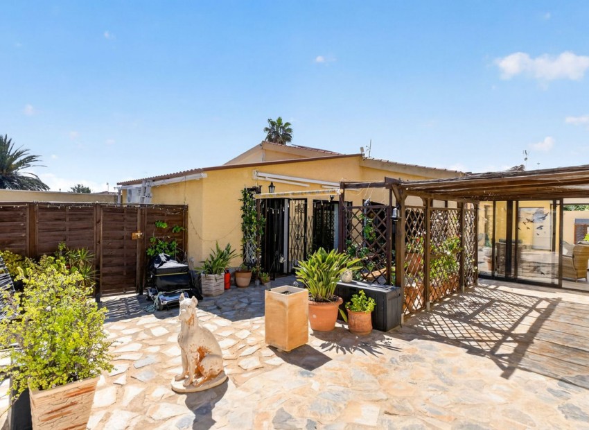 Resale - Villa - Torrevieja - Torrevieja Centro