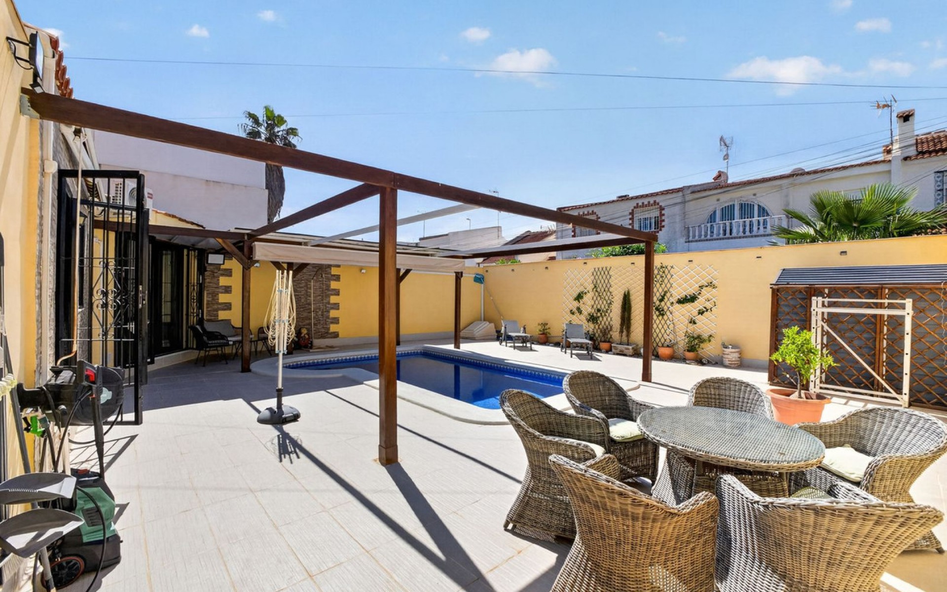Resale - Villa - Torrevieja - Torrevieja Centro