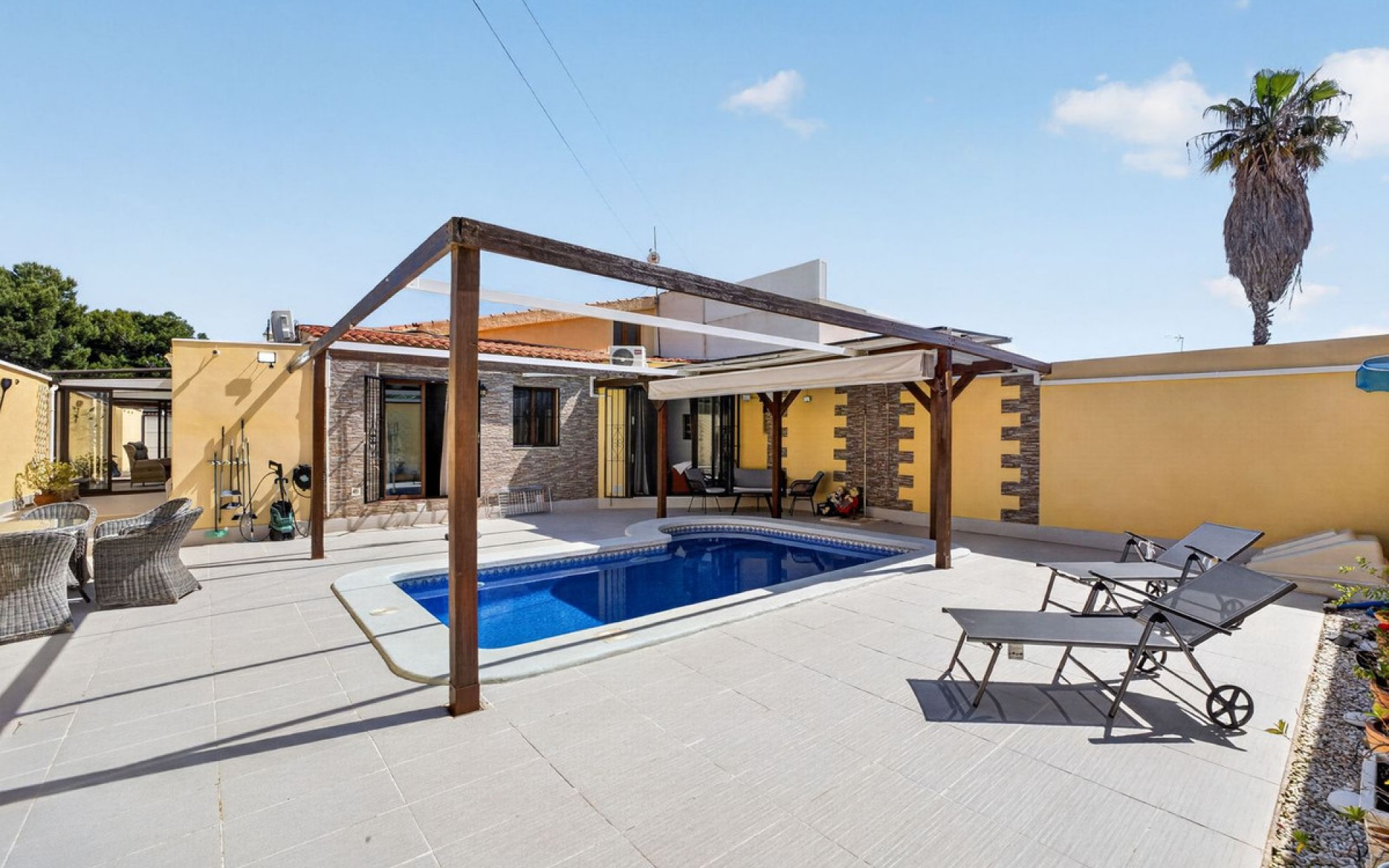 Resale - Villa - Torrevieja - Torrevieja Centro