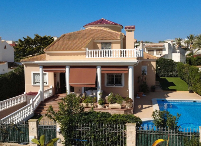 Resale - Villa - Torrevieja - Torrevieja Centro