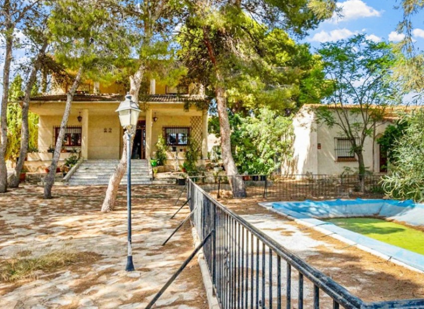 Resale - Villa - Torrevieja - Torrevieja Centro