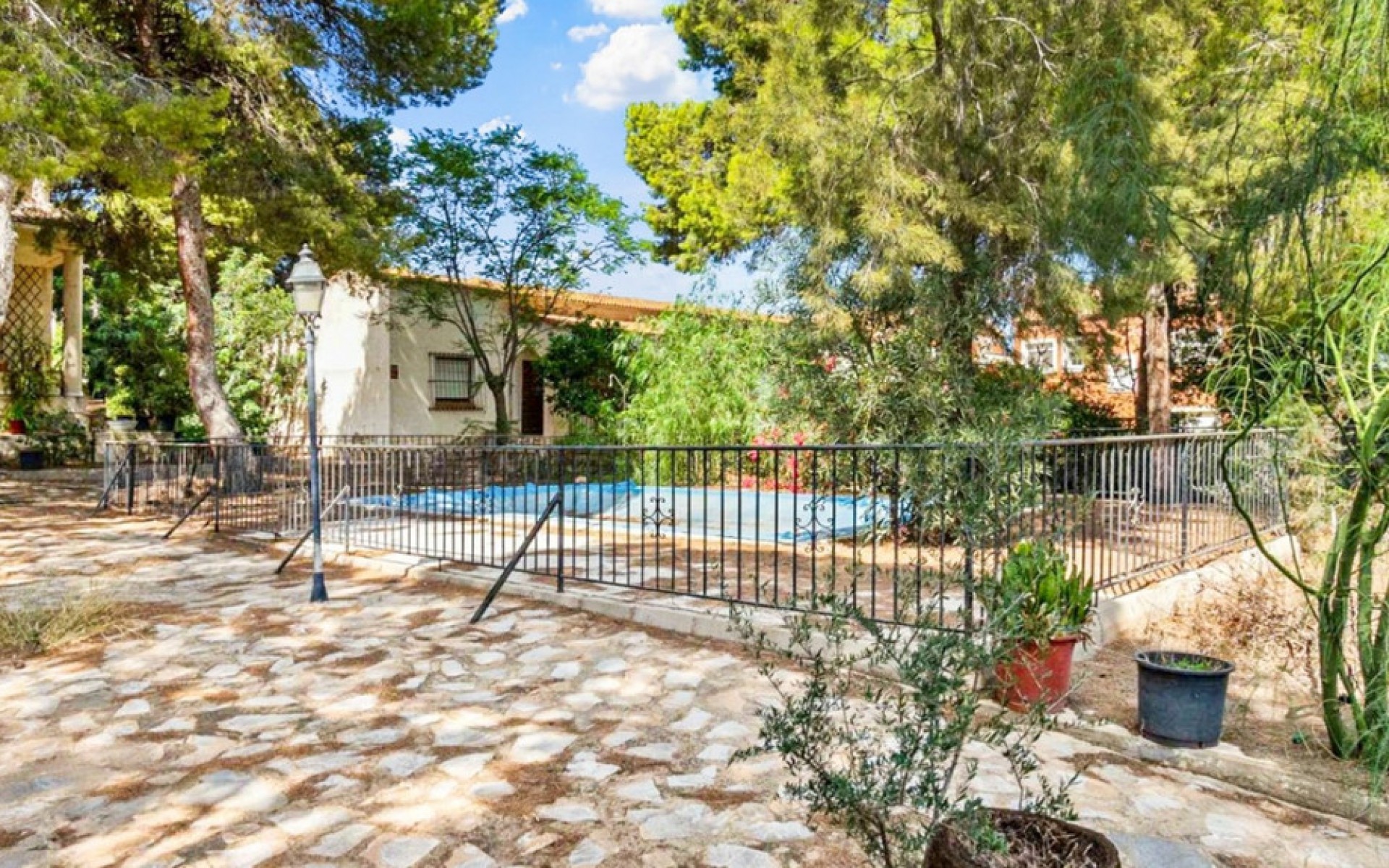 Resale - Villa - Torrevieja - Torrevieja Centro