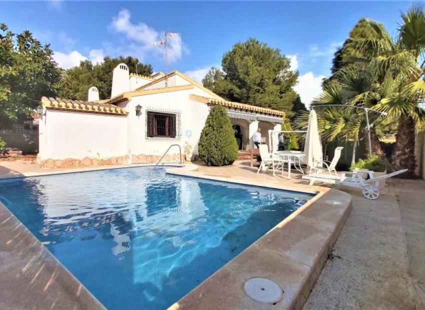 Resale - Villa - Torrevieja - Torrevieja Centro