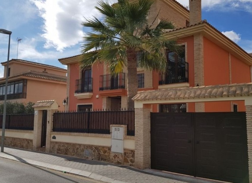 Resale - Villa - Torrevieja - Torrevieja Centro