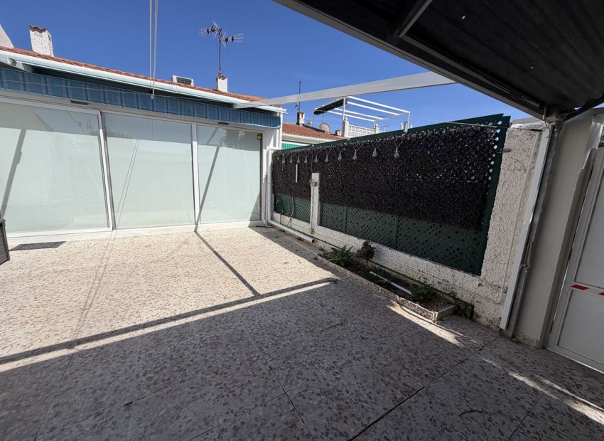 Resale - Villa - Torrevieja - Torrevieja Centro