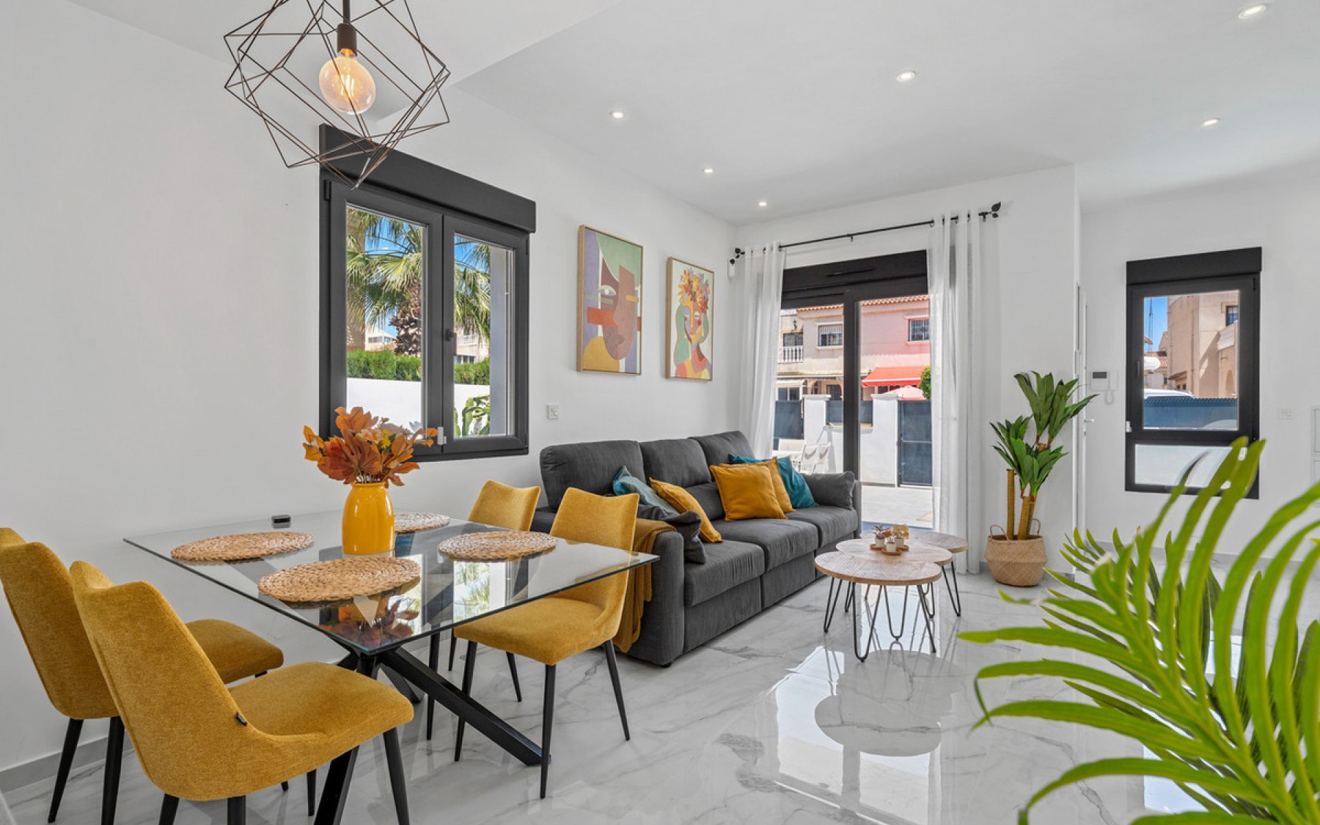 Resale - Villa - Torrevieja - Torrevieja Centro