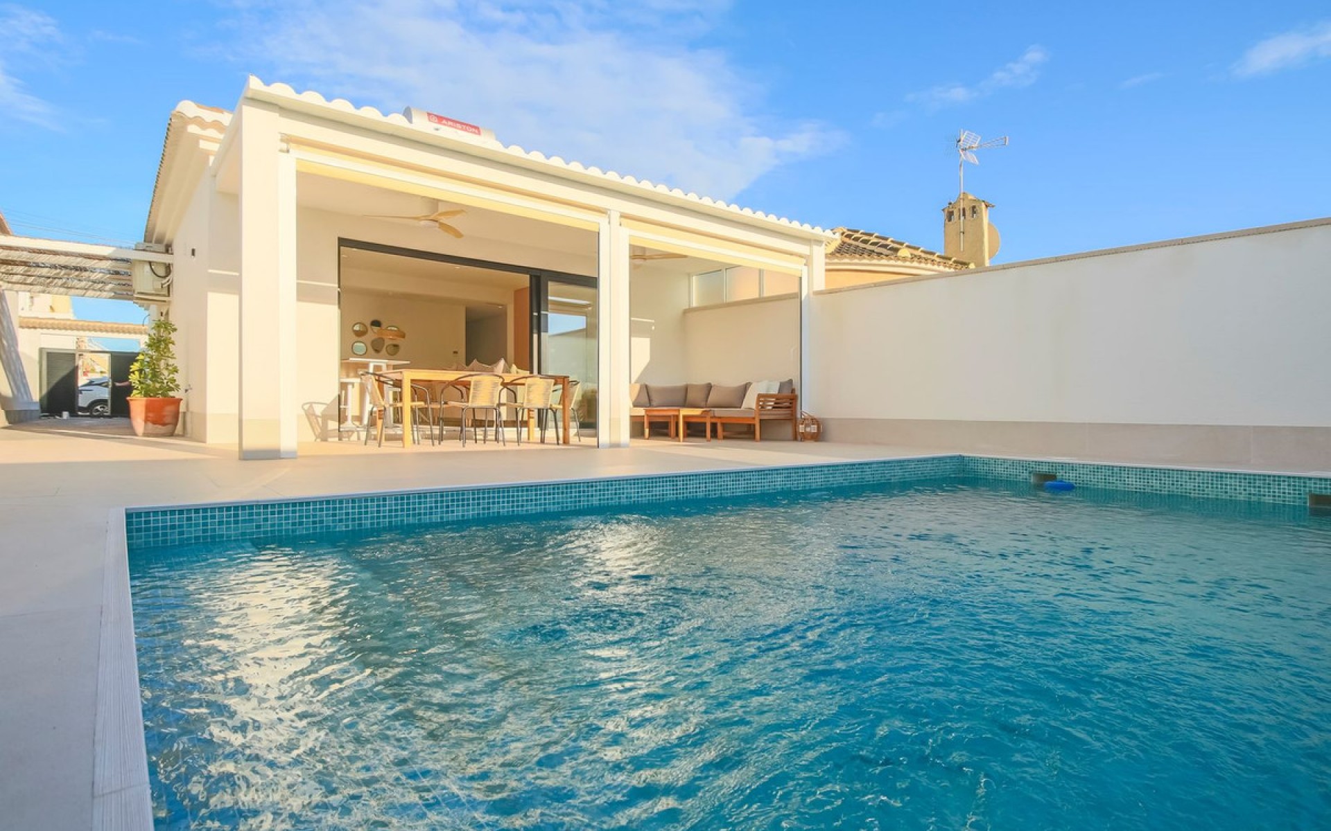 Resale - Villa - Torrevieja - Torrevieja Centro