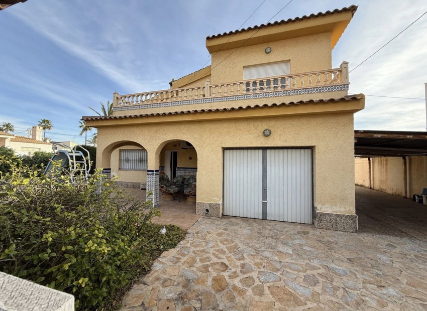 Resale - Villa - Torrevieja - Torrevieja Centro