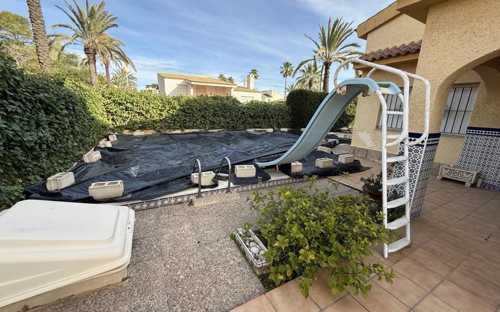 Resale - Villa - Torrevieja - Torrevieja Centro