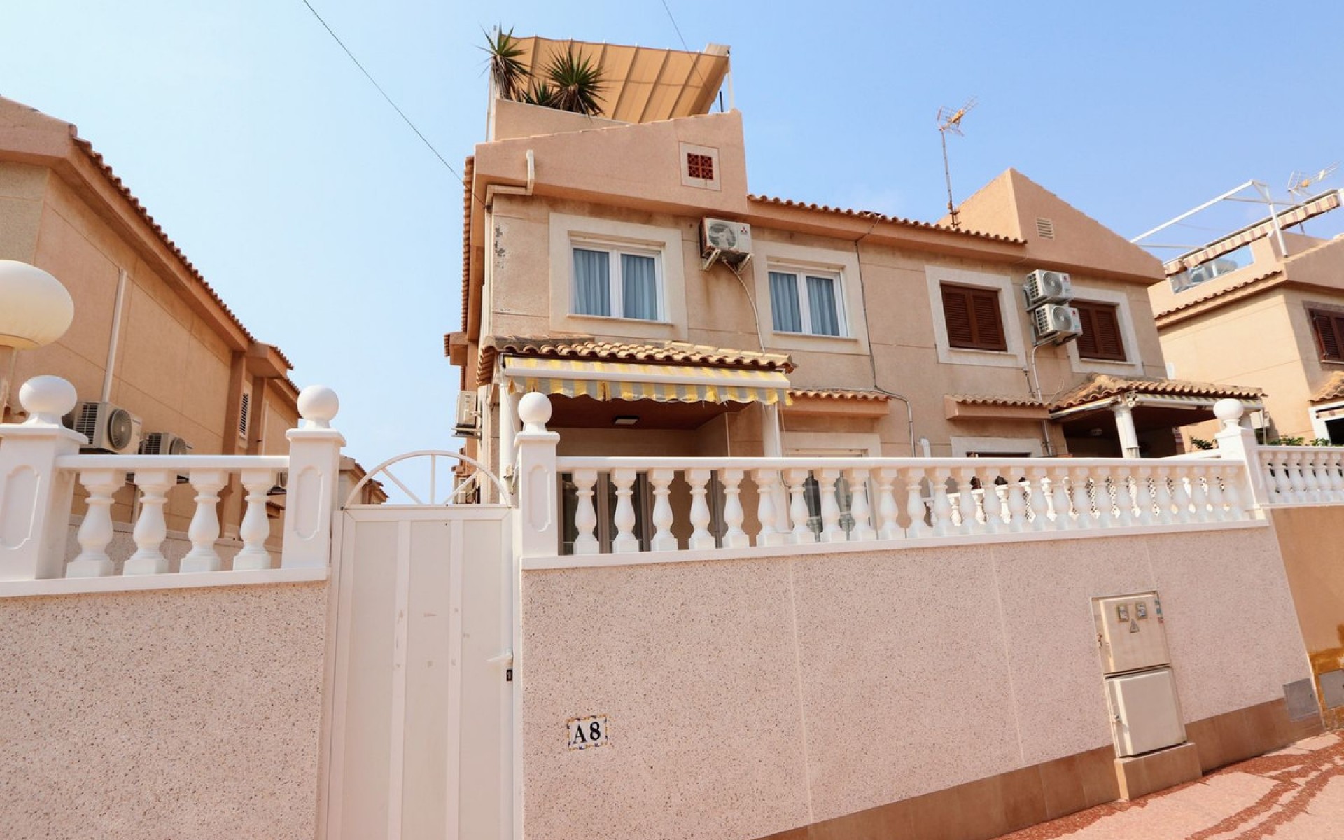 Resale - Villa - Torrevieja - Torrevieja Centro