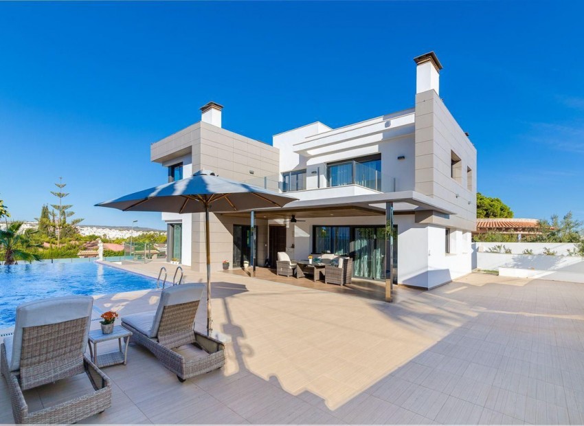 Resale - Villa - Torrevieja - Torrevieja Centro