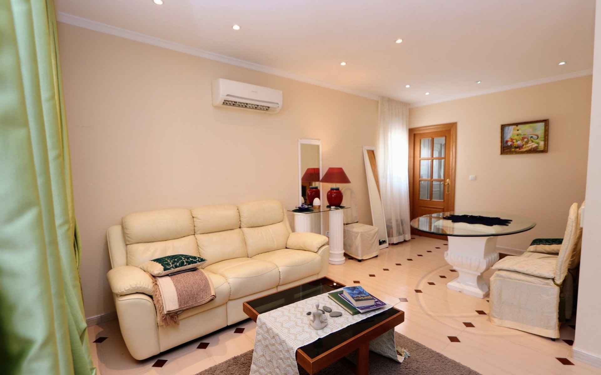 Resale - Villa - Torrevieja - Torrevieja Centro