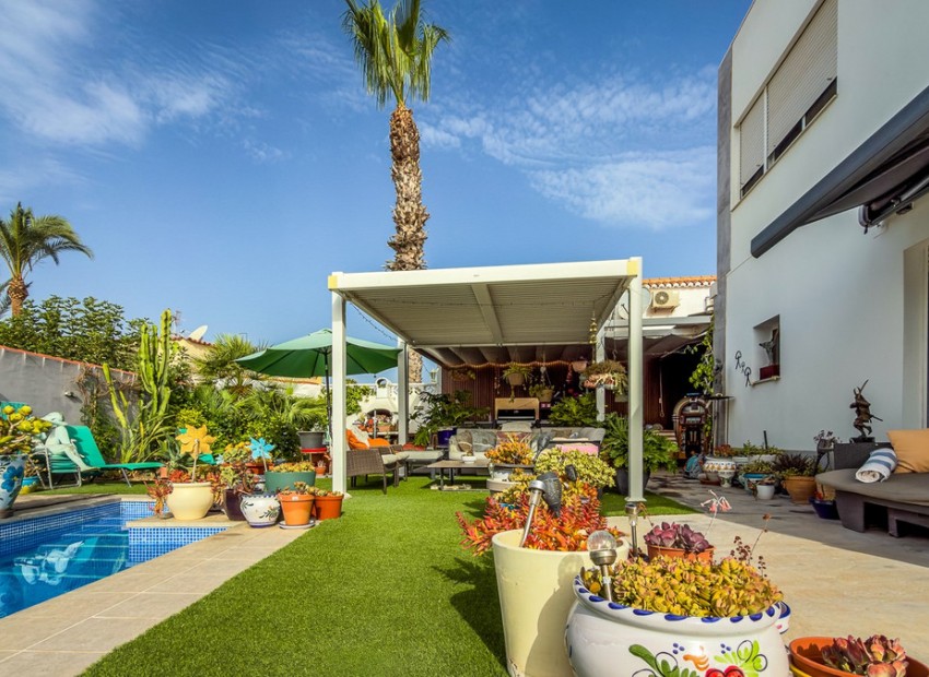 Resale - Villa - Torrevieja - Torrevieja Centro