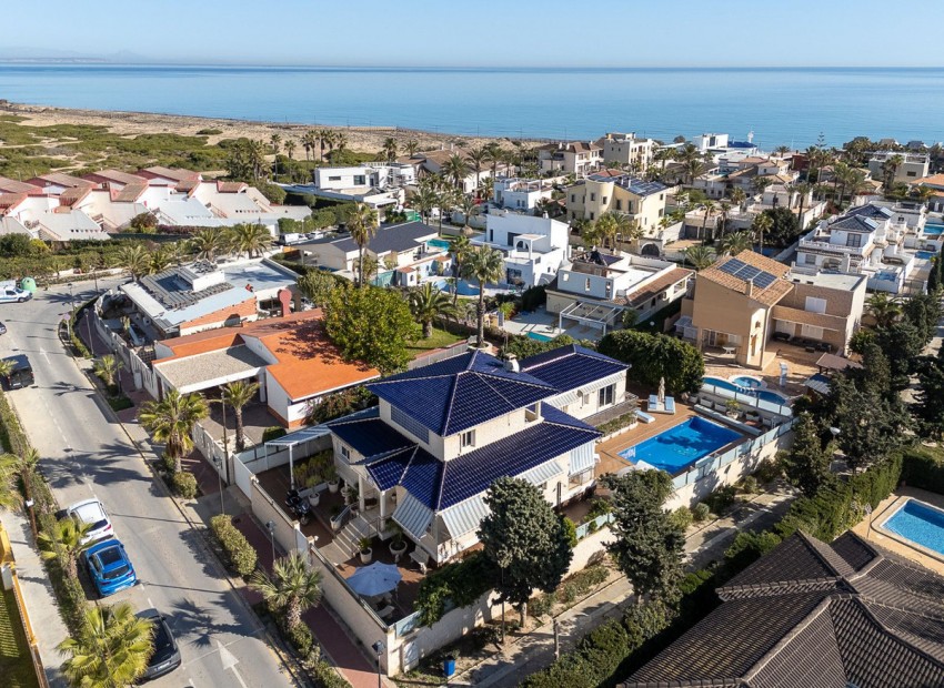 Resale - Villa - Torrevieja - Torrevieja Centro