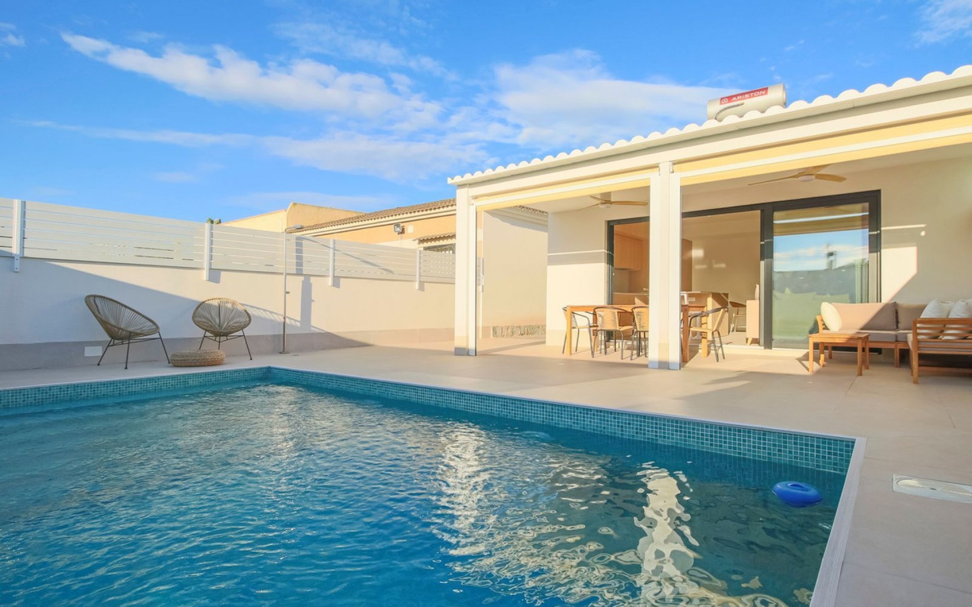 Resale - Villa - Torrevieja - Torrevieja Centro