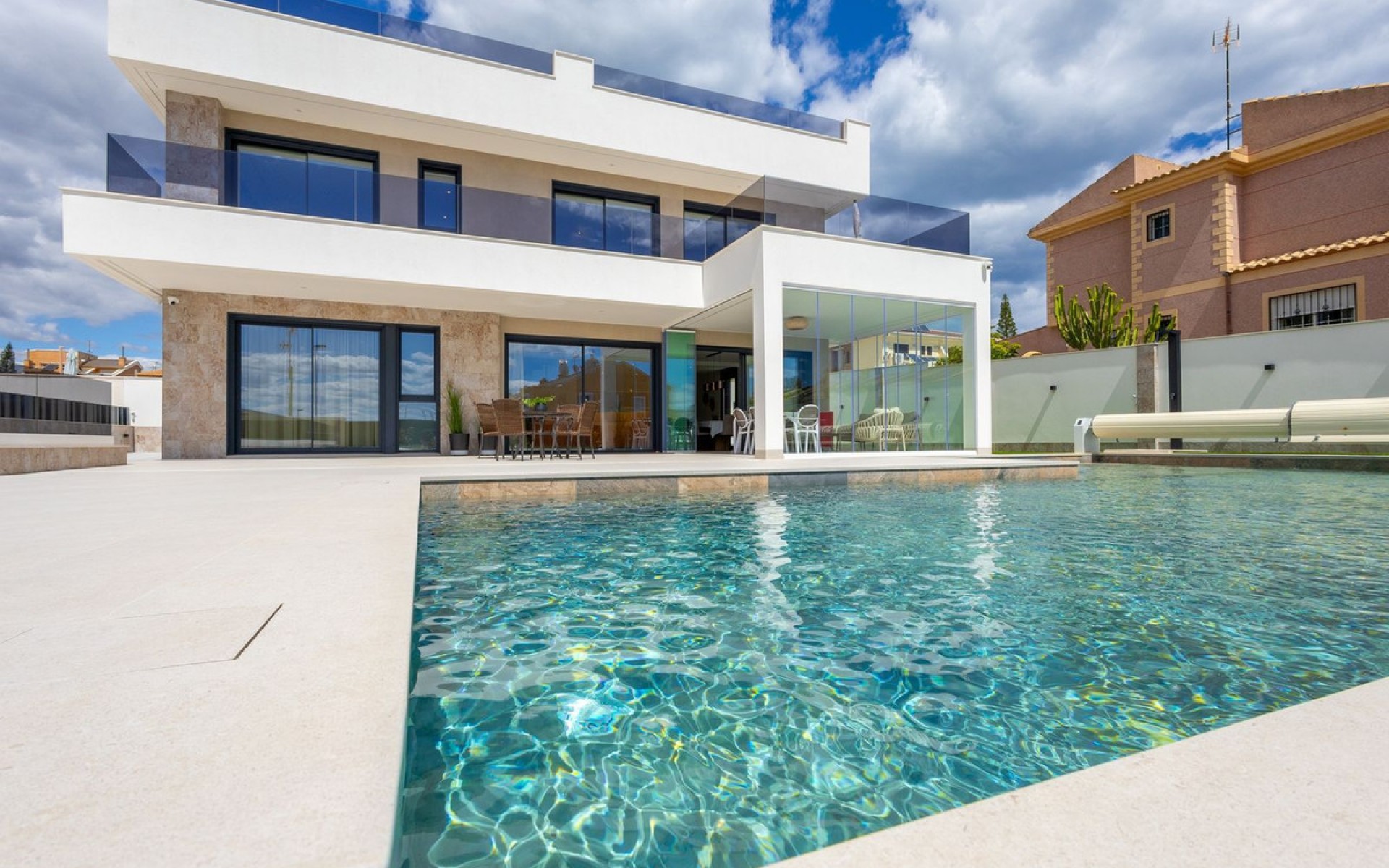 Resale - Villa - Torrevieja - Torrevieja Centro