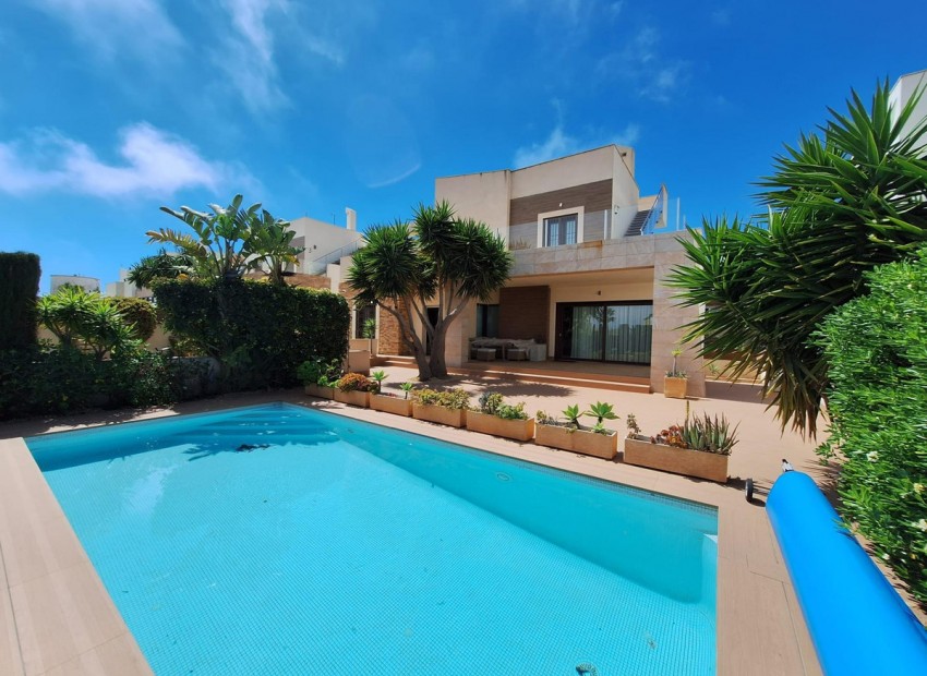 Resale - Villa - Torrevieja - Torrevieja Centro