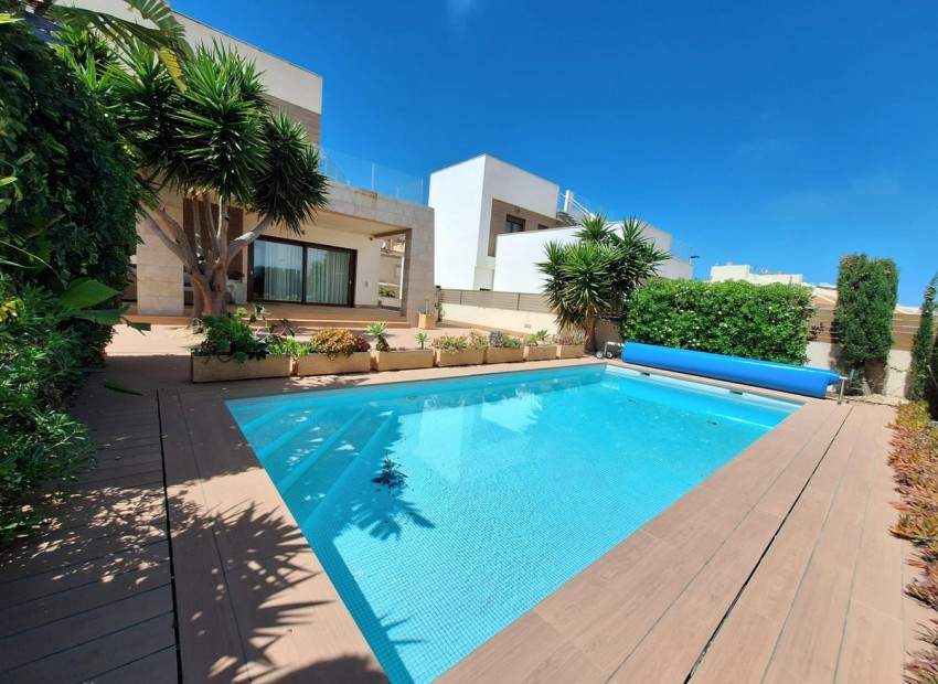 Resale - Villa - Torrevieja - Torrevieja Centro