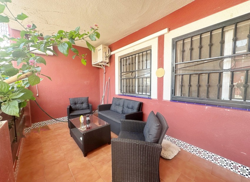 Resale - Villa - Torrevieja - Torrevieja Centro