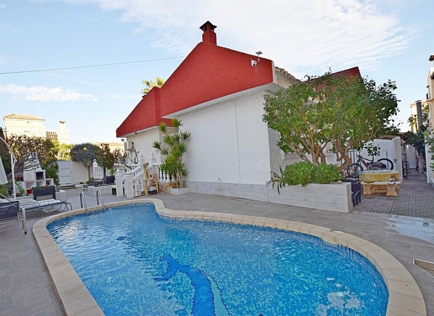 Resale - Villa - Torrevieja - Torrevieja Centro