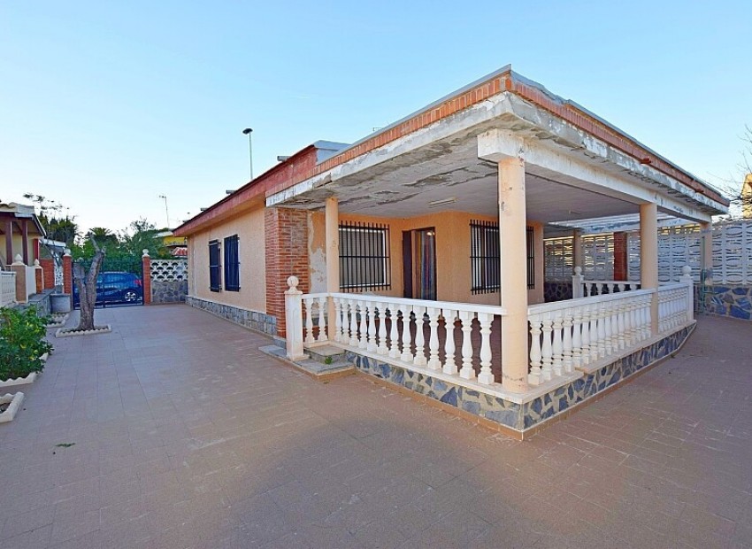 Resale - Villa - Torrevieja - Torrevieja Centro