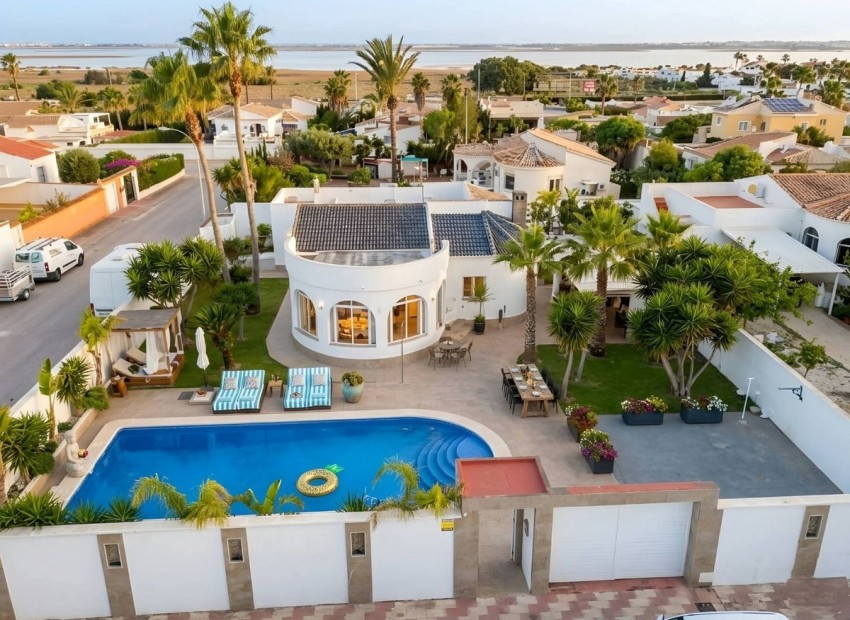 Resale - Villa - Torrevieja - Torrevieja Centro