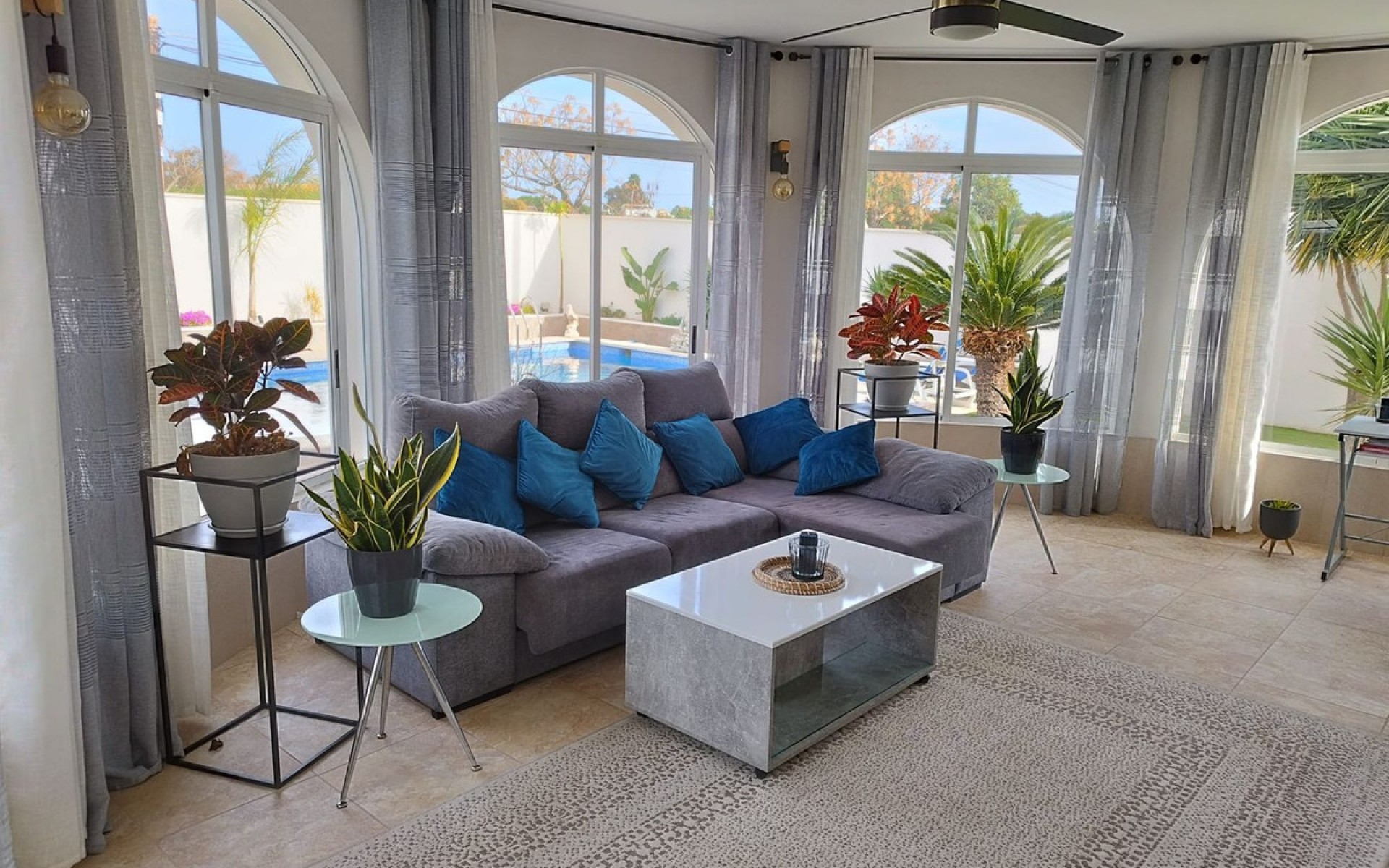Resale - Villa - Torrevieja - Torrevieja Centro