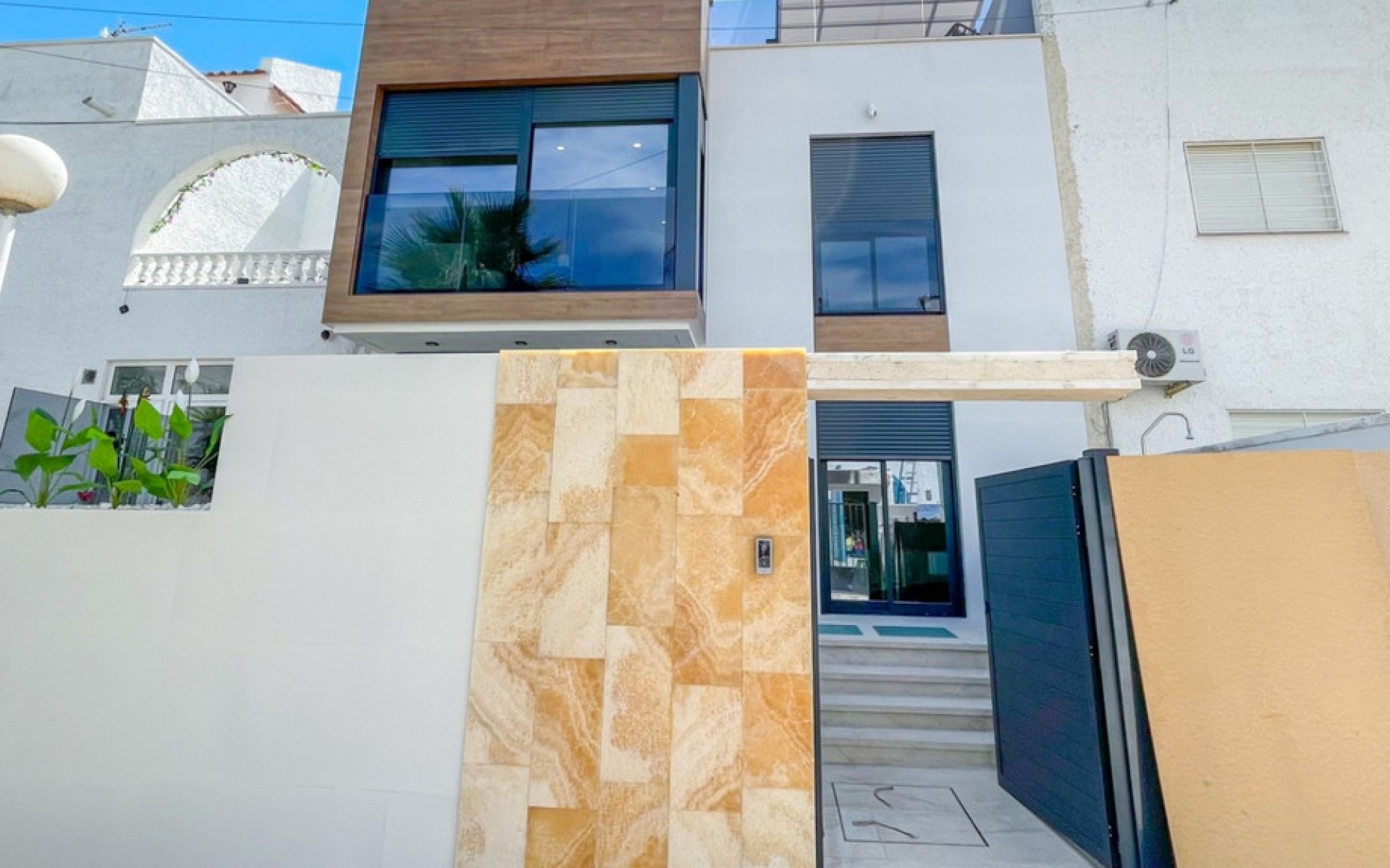 Resale - Villa - Torrevieja - Torrevieja Centro